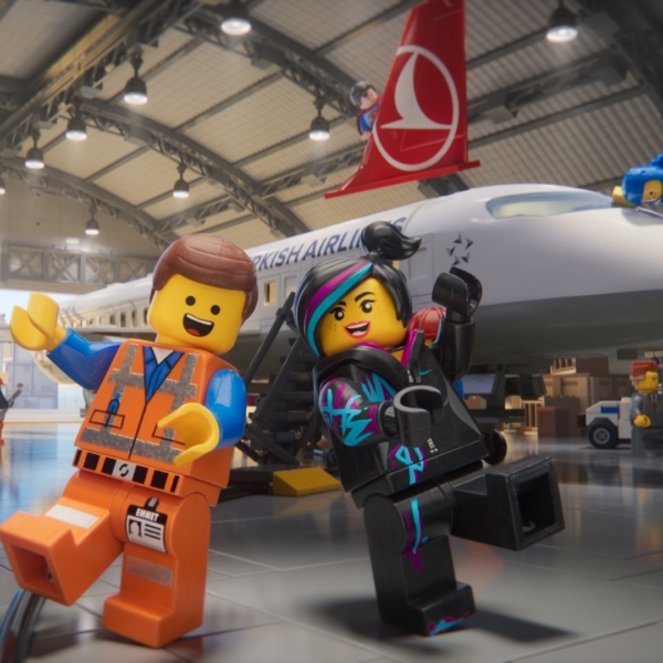 Motore, ciak, azione! Turkish Airlines lancia il nuovo video per la sicurezza in volo in partnership con Warner Bros. e The LEGO(R) Movie.