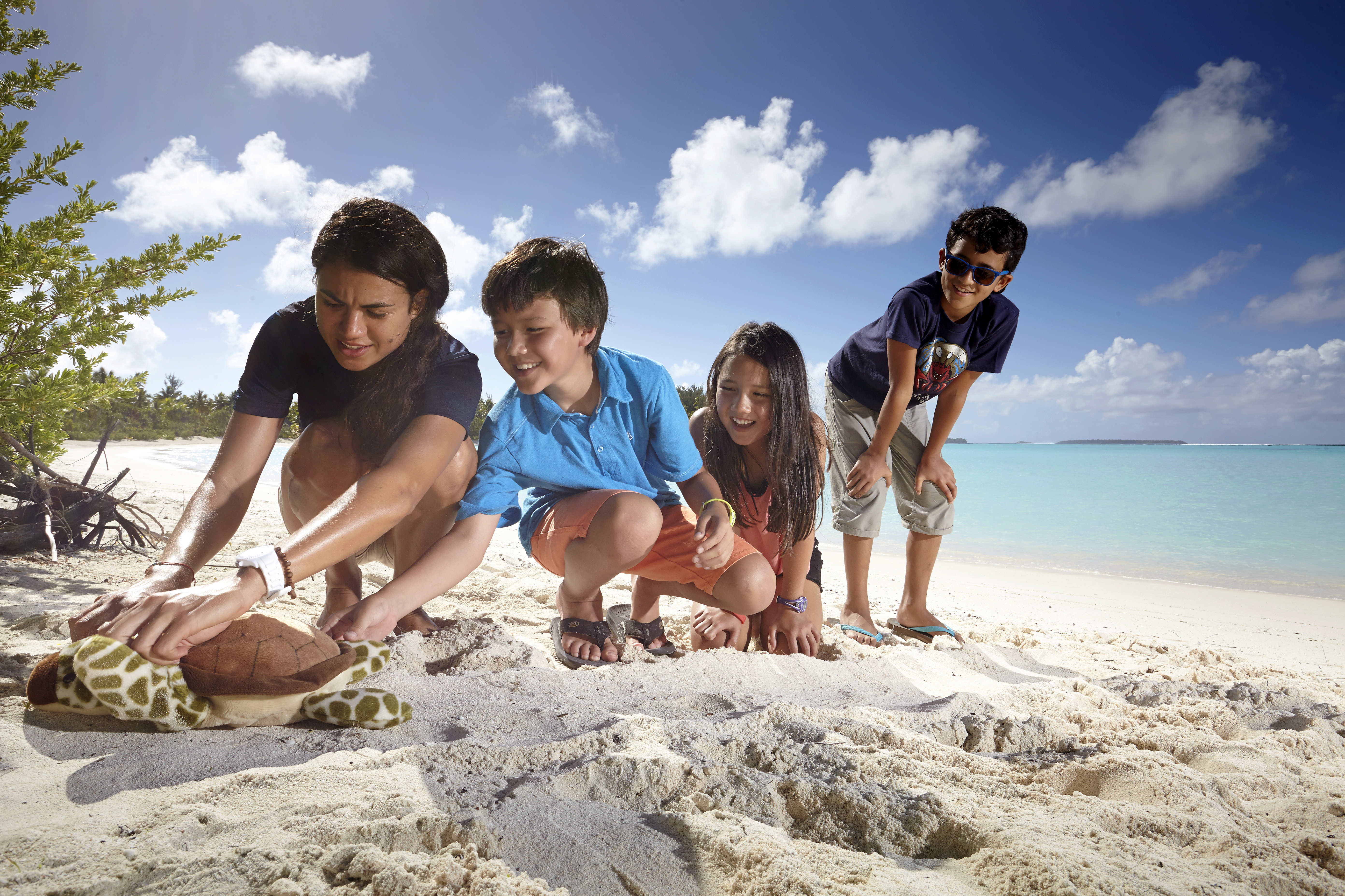 Tourism activity. Богатые дети. Богатые дети на пляже. Activities on the Coast. "Naturalist Resort".