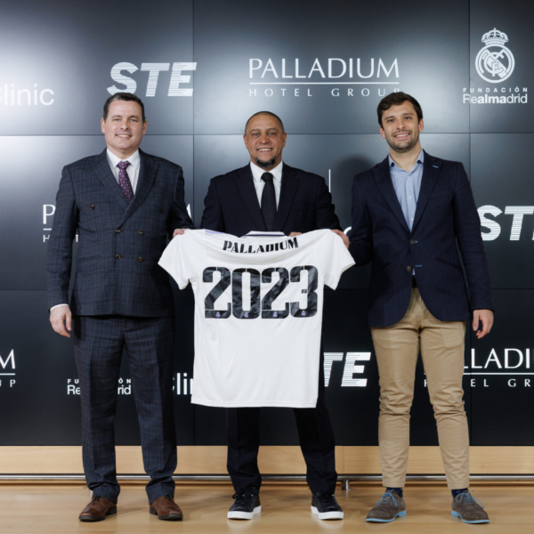 Palladium Hotel Group: Roberto Carlos inaugura le cliniche della Real Madrid Foundation nei resort in Messico e Brasile 