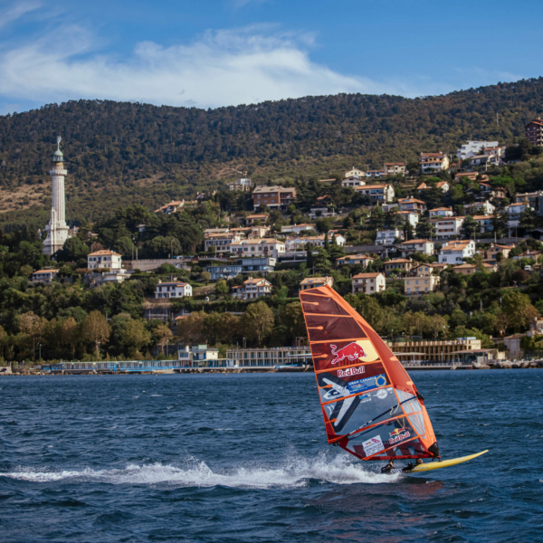 A Trieste arriva Red Bull Bora Challenge: Airton Cozzolino e Bjorn Dunkerbeck da record