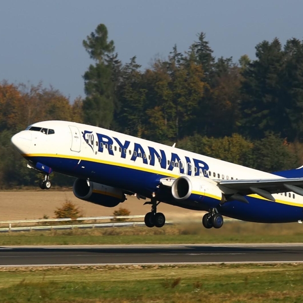 Ryanair lancia due nuove rotte estive per Crotone da Milano Bergamo e Pisa